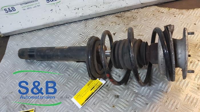 Front shock absorber rod, left from a BMW 3 serie (E90) 320d 16V 2006