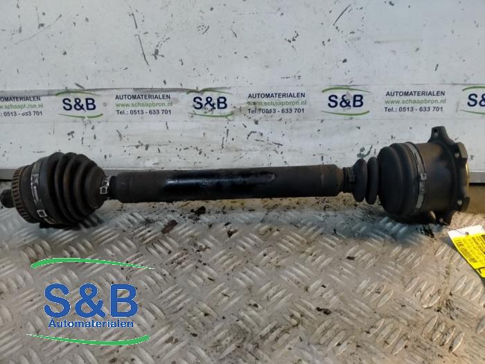 Usagé Arbre de transmission avant gauche Audi A4 (B5) 1.9 TDI Prix € 70,00 Règlement à la marge proposé par Schaap & Bron