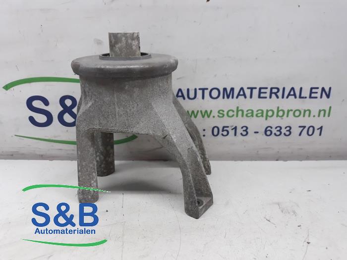 Used Engine mount Volkswagen Transporter T5 2.0 TDI DRF Price € 30,00 Margin scheme offered by Schaap & Bron