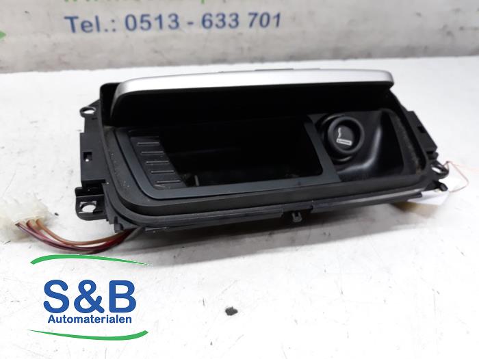 Begagnade Askkopp, fram BMW 3 serie (E90) 320d 16V Pris € 30,00 Marginaltabell erbjuds av Schaap & Bron