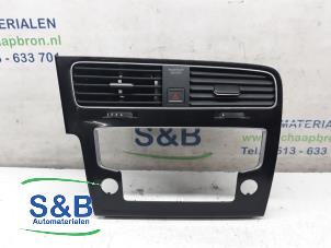 Usagé Grille aération tableau de bord Volkswagen Golf VII (AUA) 1.4 TSI 16V Prix € 35,00 Règlement à la marge proposé par Schaap & Bron