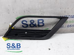 Used Bumper grille Seat Leon (5FB) 1.6 TDI Ecomotive 16V Price € 30,00 Margin scheme offered by Schaap & Bron