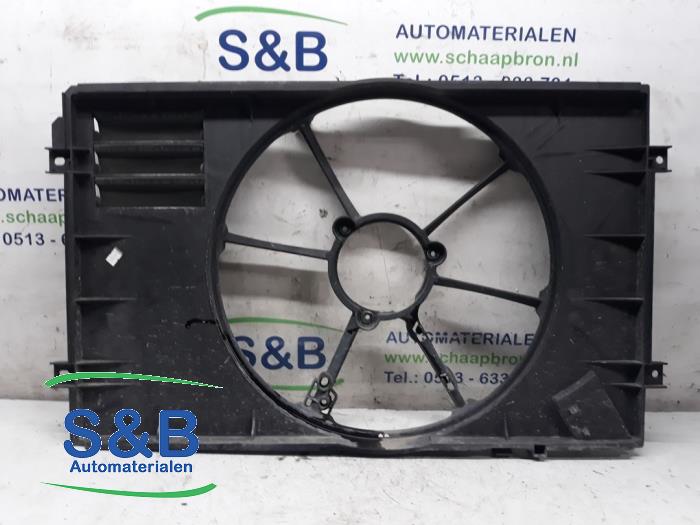 Caja de aleta de refrigeración de un Volkswagen Caddy III (2KA,2KH,2CA,2CH) 1.9 TDI 4Motion 2009
