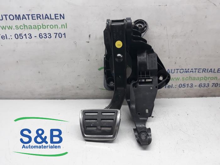 Brake pedal from a Skoda Fabia III Combi (NJ5) 1.4 TDI 16V 90 Greentech 2015