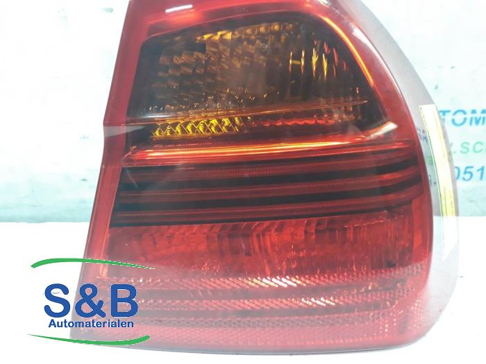Taillight, right from a BMW 3 serie (E90) 318i 16V 2007