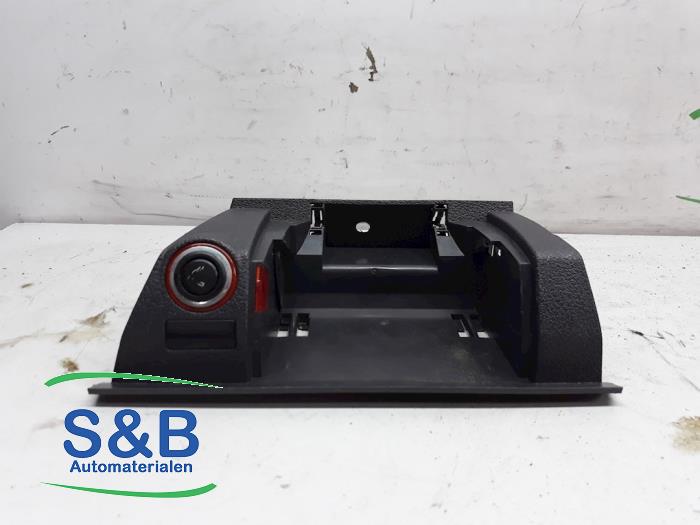 Begagnade Askkopp, fram Volkswagen Caddy III (2KA,2KH,2CA,2CH) 1.9 TDI Pris € 15,00 Marginaltabell erbjuds av Schaap & Bron