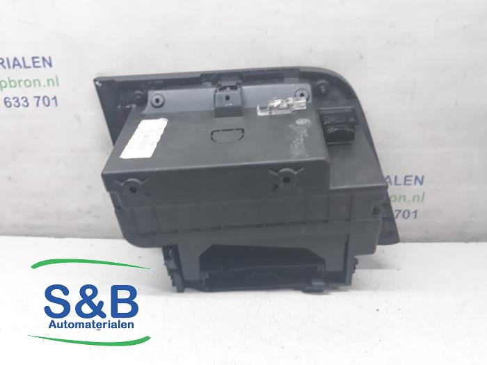 Glovebox from a Seat Leon (1P1) 1.2 TSI 2012