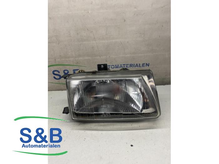 Używane Reflektor prawy Seat Ibiza II (6K1) 1.0 16V Cena € 30,00 Procedura marży oferowane przez Schaap & Bron
