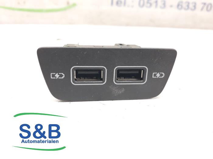 Begagnade USB-modul Volkswagen Polo VI (AW1) 1.0 TSI 12V Pris € 20,00 Marginaltabell erbjuds av Schaap & Bron