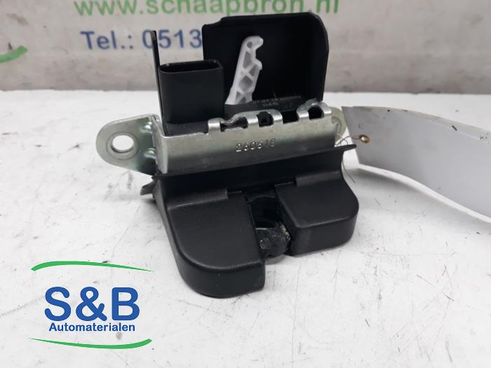 Tailgate lock stop from a Volkswagen Polo VI (AW1) 1.0 TSI 12V BlueMotion 2019