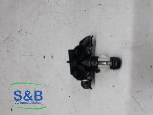 Used Headlight washer Volkswagen Polo V (6R) 1.2 12V BlueMotion Technology Price € 22,57 Inclusive VAT offered by Schaap & Bron