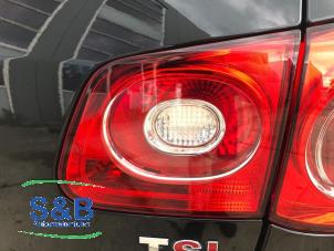 Usados Luz trasera derecha Volkswagen Tiguan (5N1/2) 1.4 TSI 16V Precio € 35,00 Norma de margen ofrecido por Schaap & Bron