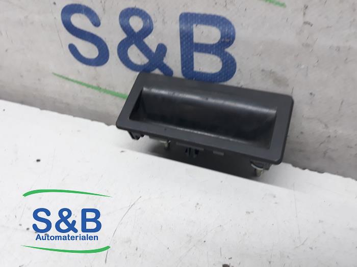 Boot lid handle from a Volkswagen Tiguan (5N1/2) 1.4 TSI 16V 4Motion 2010