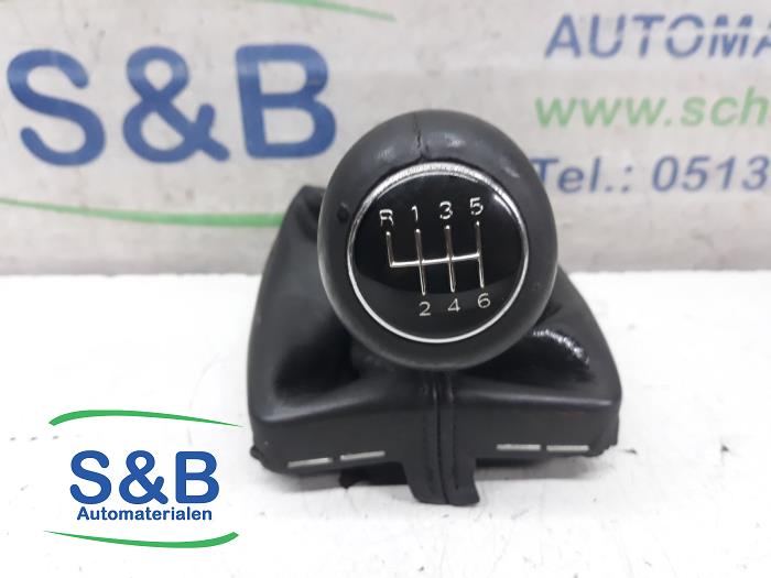 Gear stick knob from a Audi A6 Avant Quattro (C6)  2011