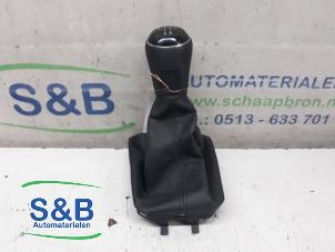 Used Gear stick cover Volkswagen Polo VI (AW1) 1.0 12V BlueMotion Technology Price € 25,00 Margin scheme offered by Schaap & Bron