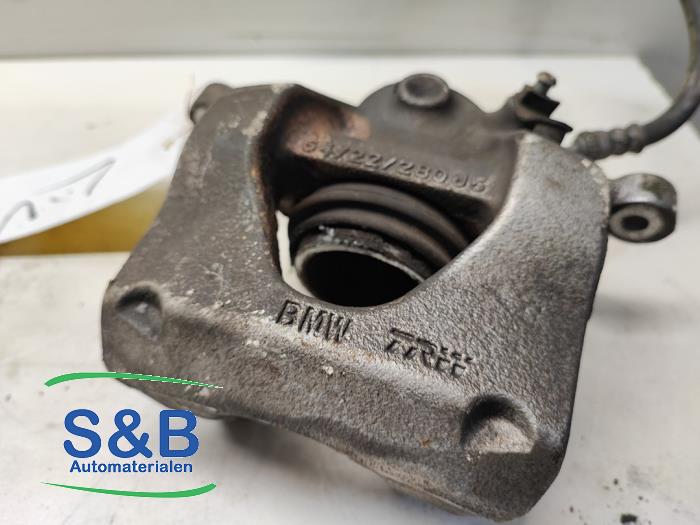 Front brake calliper, left from a MINI Mini (F56) 1.5 12V Cooper 2015