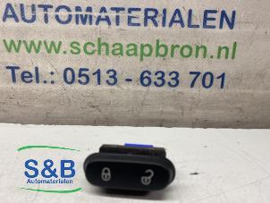 Używane Przelacznik centralnego zamka Seat Leon (1P1) 1.2 TSI Cena € 10,00 Procedura marży oferowane przez Schaap & Bron