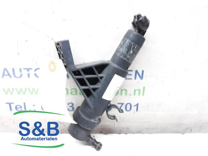 Używane Silownik Volkswagen Passat Variant 4Motion (3B6) 1.9 TDI 130 Cena € 25,00 Procedura marży oferowane przez Schaap & Bron