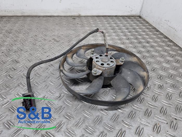 Używane Wentylator Volkswagen Golf IV (1J1) 1.6 FSI 16V Cena € 19,99 Procedura marży oferowane przez Schaap & Bron