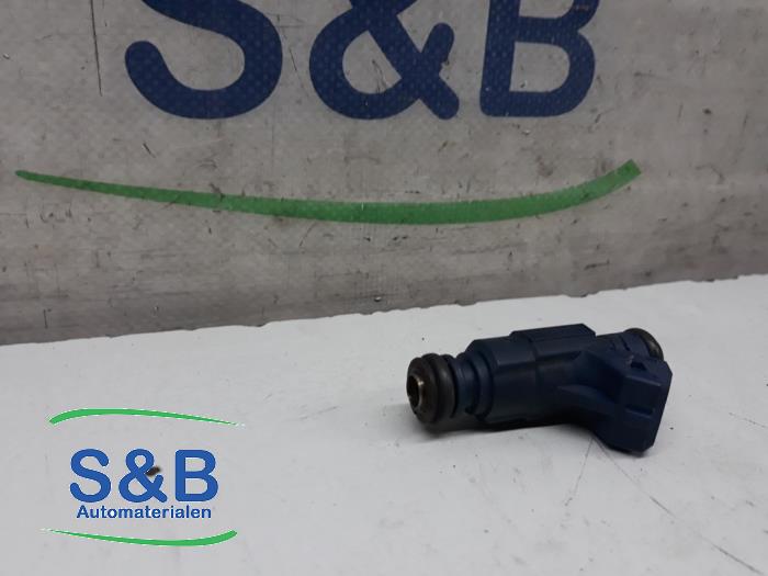 Injector (petrol injection) from a Audi A4 (B6) 1.8 T 20V 2005