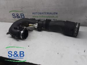Gebrauchte Ansaugschlauch Luft Mercedes CLA Shooting Brake (117.9) 1.6 CLA-180 16V Preis € 50,00 Margenregelung angeboten von Schaap & Bron