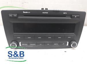 Used Radio CD player Skoda Octavia Combi (1Z5) 1.9 TDI Price € 75,00 Margin scheme offered by Schaap & Bron