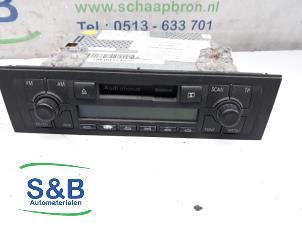 Usagé Radio/Cassette Audi A4 (B6) 1.6 Prix € 25,00 Règlement à la marge proposé par Schaap & Bron