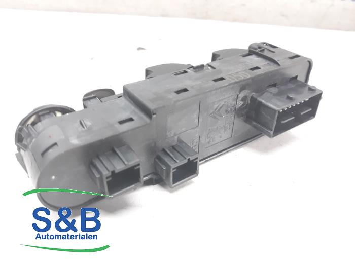Usados Interruptor combinado de ventanillas Citroen C4 Berline (NC) 1.6 Hdi 90 Precio € 40,00 Norma de margen ofrecido por Schaap & Bron