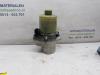 Power steering pump from a Volkswagen Polo IV (9N1/2/3) 1.4 TDI 80 2008