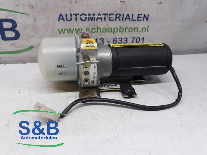 Begagnade Hydraulpump Volkswagen Golf III Cabrio Restyling (1E7) 1.6 Pris € 100,00 Marginaltabell erbjuds av Schaap & Bron