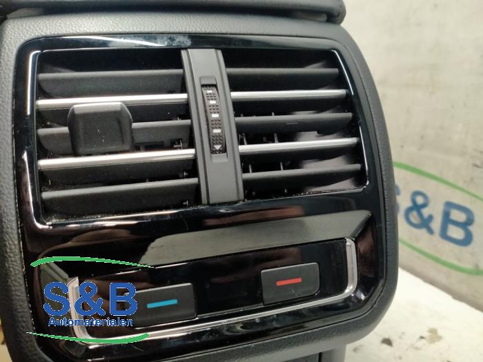 Console centrale d'un Volkswagen Passat Variant (3G5) 1.6 TDI 16V 2015