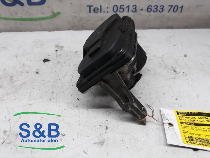 Exhaust throttle valve from a Seat Leon ST (5FF)  2013