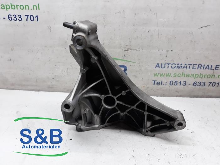 Usagé Support dynamo bas Volkswagen Polo V (6R) 1.2 TDI 12V BlueMotion Prix € 30,00 Règlement à la marge proposé par Schaap & Bron