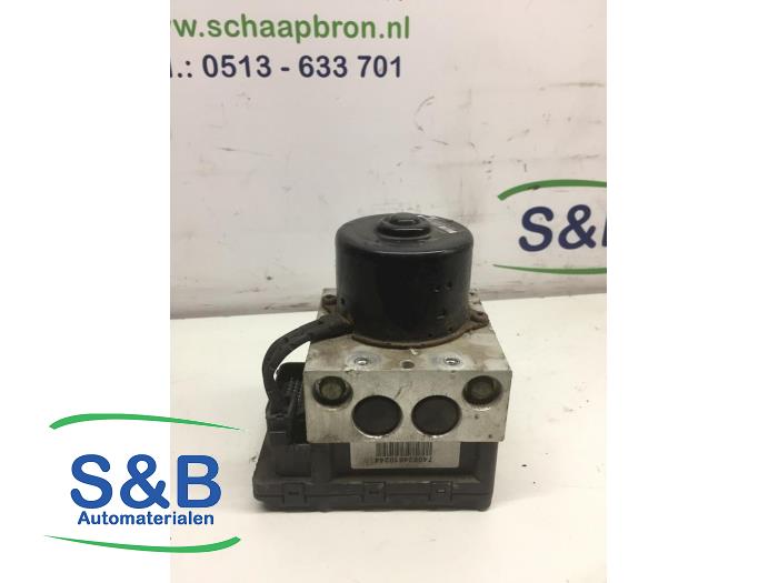 Używane Pompa ABS Volkswagen Golf IV (1J1) 1.6 16V Cena € 30,00 Procedura marży oferowane przez Schaap & Bron