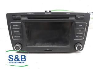 Used Radio CD player Skoda Octavia Combi (1Z5) 1.6 TDI Greenline Price € 200,00 Margin scheme offered by Schaap & Bron