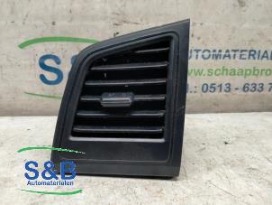 Usados Rejilla de aire de salpicadero Volkswagen Transporter T6 2.0 TDI 150 Precio € 25,00 Norma de margen ofrecido por Schaap & Bron