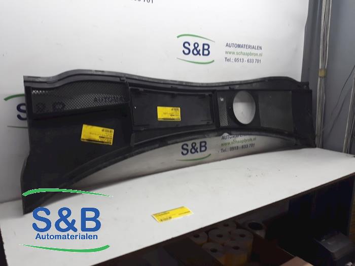 Battery box tray cover