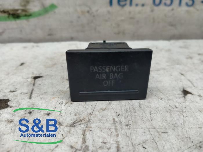 Passenger airbag on off switch