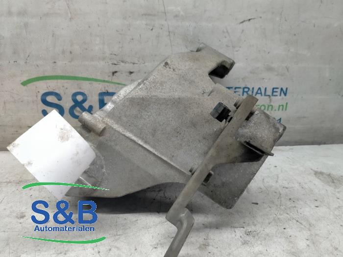 Engine mount from a Volkswagen Touareg 2007