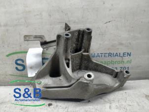 Engine mount from a Volkswagen Touareg 2007