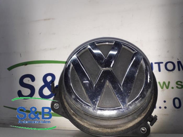 Poignée hayon d'un Volkswagen Polo V (6R) 1.2 TDI 12V BlueMotion 2012
