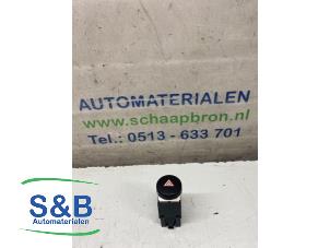 Usados Interruptor de luz de pánico Seat Altea (5P1) 1.6 Precio € 10,00 Norma de margen ofrecido por Schaap & Bron