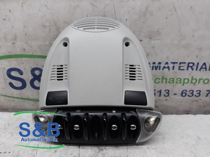 Używane Oswietlenie wewnetrzne przód Mini Mini (R56) 1.4 16V One Cena € 40,00 Procedura marży oferowane przez Schaap & Bron
