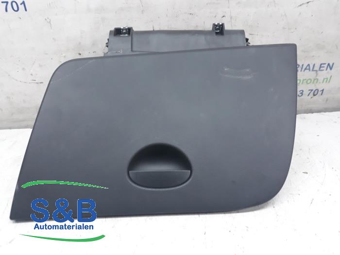 Begagnade Handskfack Seat Leon (1P1) 1.8 TSI 16V Pris € 49,00 Marginaltabell erbjuds av Schaap & Bron