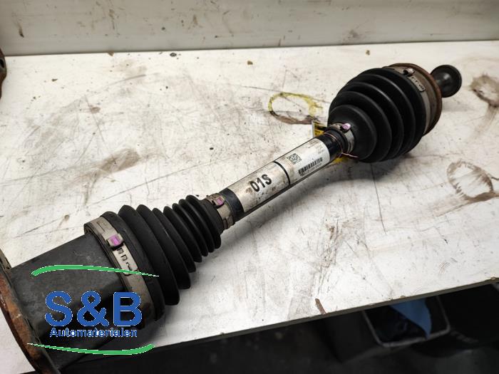 Front drive shaft, left from a Audi A4 Avant (B9) 2.0 TFSI 16V 2016