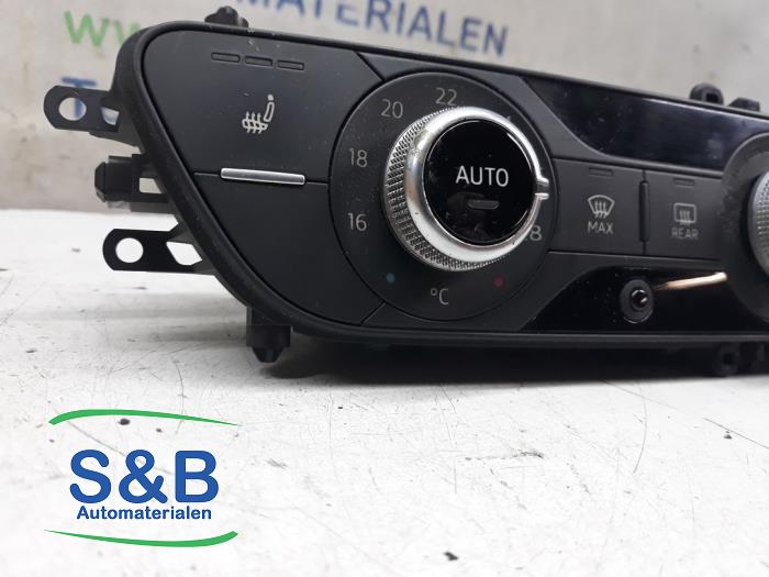 Panel de control de aire acondicionado de un Audi A4 Avant (B9) 2.0 TFSI 16V 2016