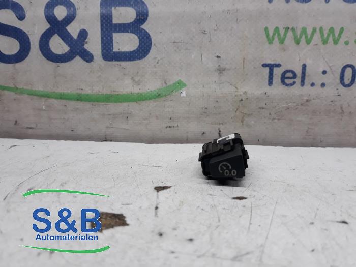 Używane Przelacznik Audi A4 Avant (B9) 2.0 TFSI 16V Cena € 15,00 Procedura marży oferowane przez Schaap & Bron