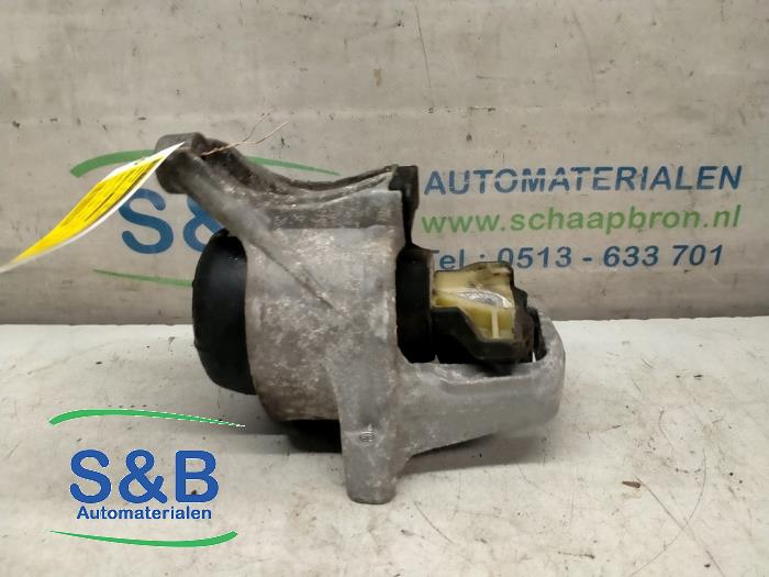 Used Engine mount Audi A4 Avant (B9) 2.0 TFSI 16V Price € 40,00 Margin scheme offered by Schaap & Bron
