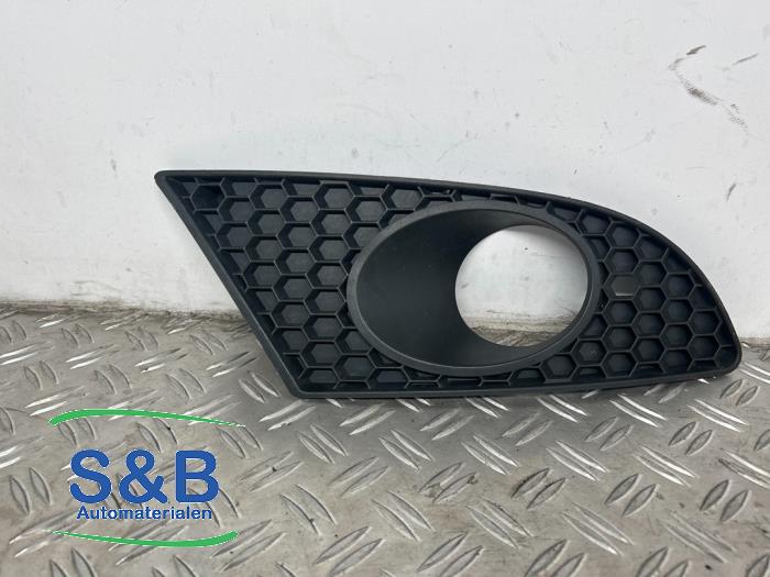 Używane Grill Seat Leon (1P1) 1.9 TDI 105 Cena € 15,00 Procedura marży oferowane przez Schaap & Bron