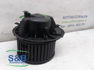 Usados Motor de ventilador de calefactor Volkswagen Caddy Combi III (2KB,2KJ) 1.9 TDI Precio € 40,00 Norma de margen ofrecido por Schaap & Bron